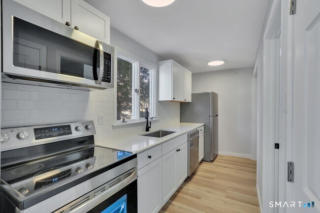 Photo - 192 Hartford Rd Unit E