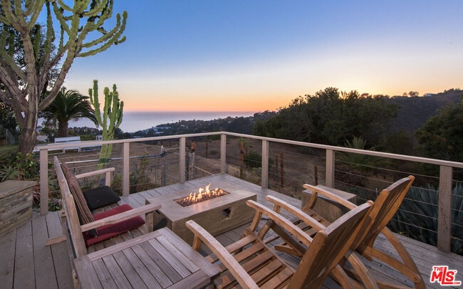 Building Photo - 843 Enchanted Way