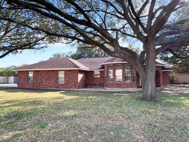 Photo - Stately Red-Brick Corner Lot Home in Seguin, TX