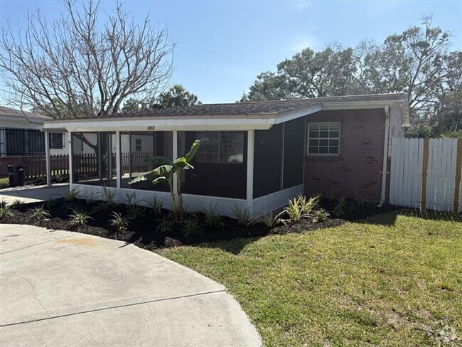 Building Photo - Tarpon Springs home close to downtown!