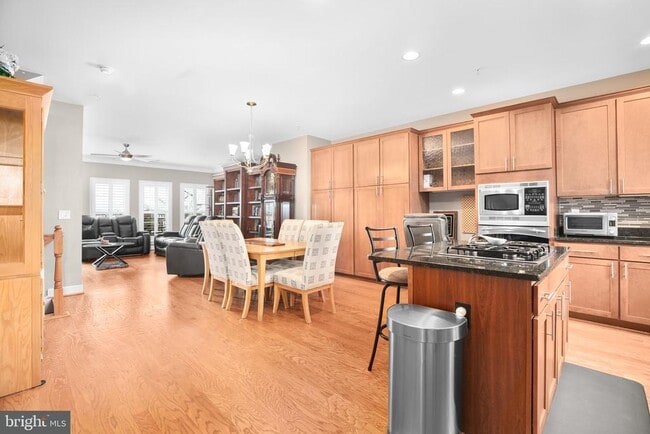 Photo - 568 Marina Landing Ln