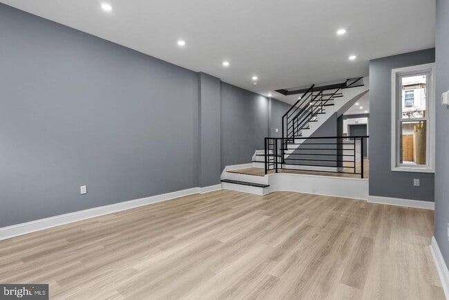 Building Photo - 2513 W Oxford St Rental