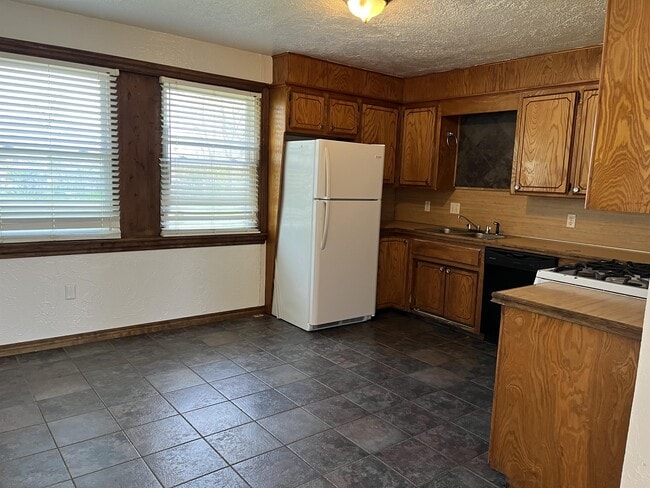 Photo - 111 E Haddock St