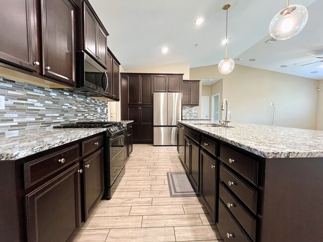 Photo - Stunning Luxury Home for Rent in Shafter