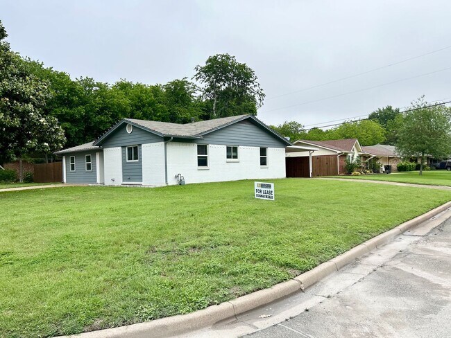 Photo - Located in the HEART of Burleson!