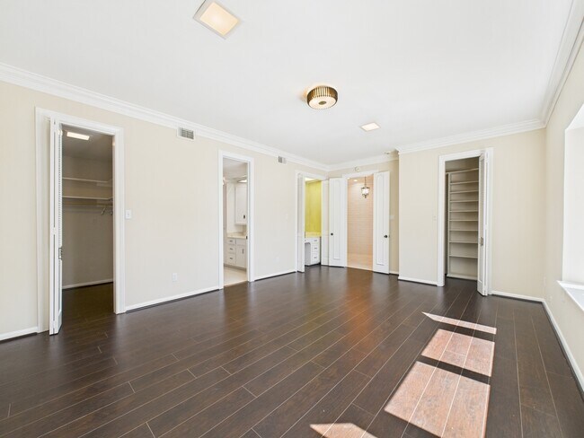 Building Photo - 7608 Del Monte Dr