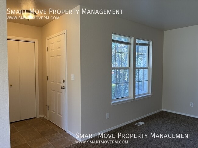 Photo - 981 E Blue Heron St