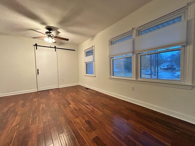 Photo - Welcome to this charming home in the desirable cul-de-sac of Hampton, VA. "ASK ABOUT OUR ZERO DEP...