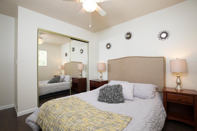 Photo - 906 Dainty Avenue