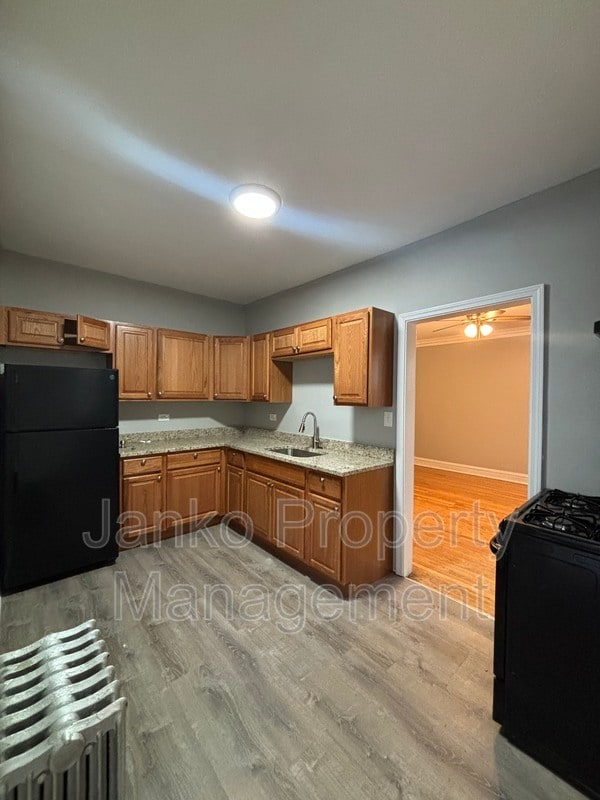 Building Photo - 656 E 81st St Unit 1