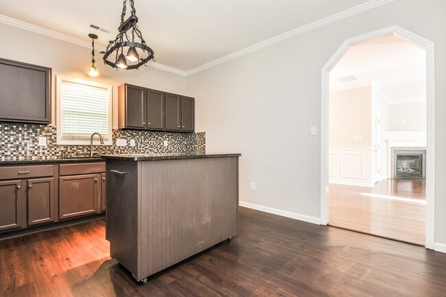 Photo - 564 Hay River St