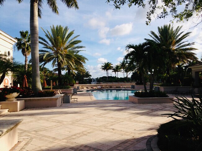 Photo - 3022 Alcazar Pl Unidad 106