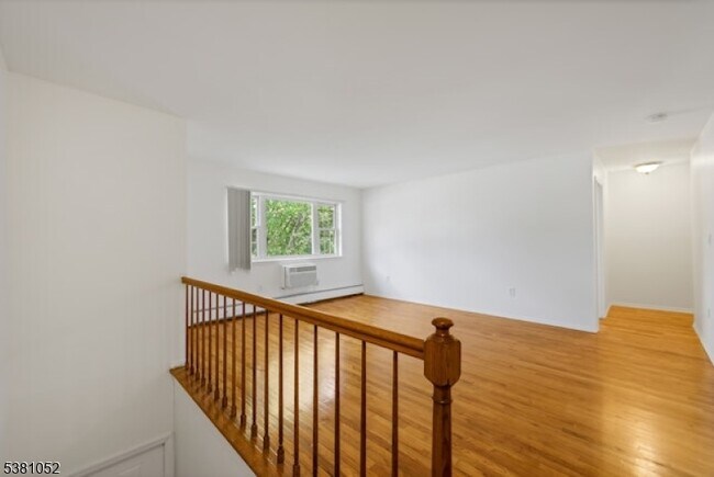 Photo - 1285 Valley Rd