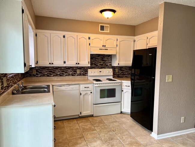 Photo - Spacious 3 bedroom Duplex