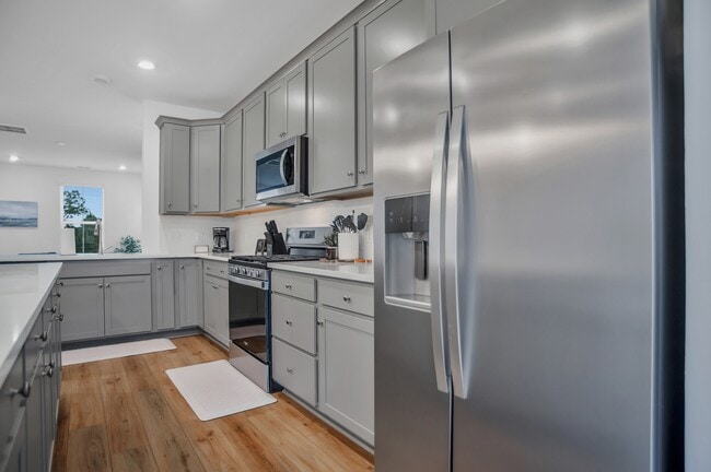 Photo - 214 Yorkshire Dr