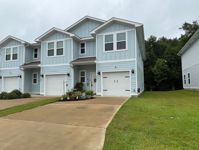 Building Photo - Pensacola - Admirals Quarters - 3 bedroom,... Rental