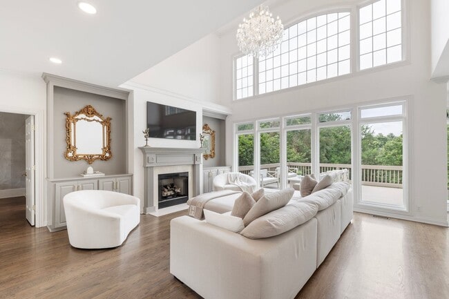 Building Photo - Luxury Furnished Home