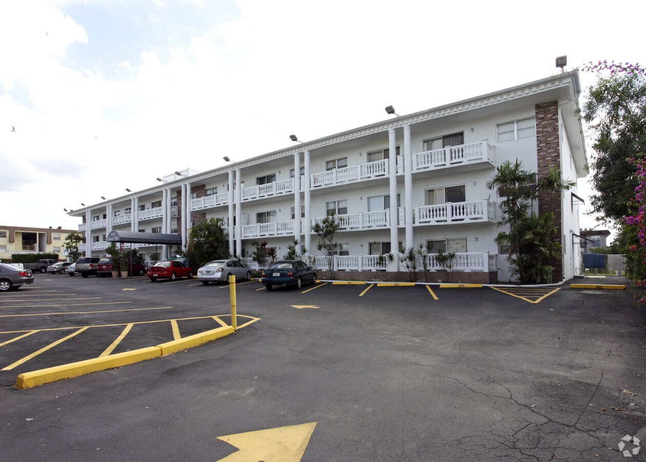 Colonial Park - Colonial Park Apartments