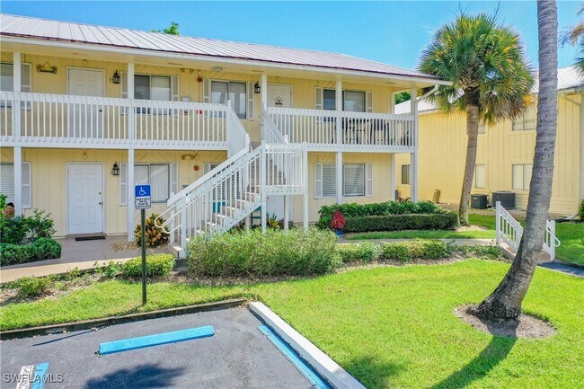 Building Photo - 4625 Bayshore Dr Unit D8