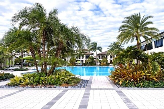 Building Photo - 8001 NW 41st St Unit 8001 NW 41 St # 409