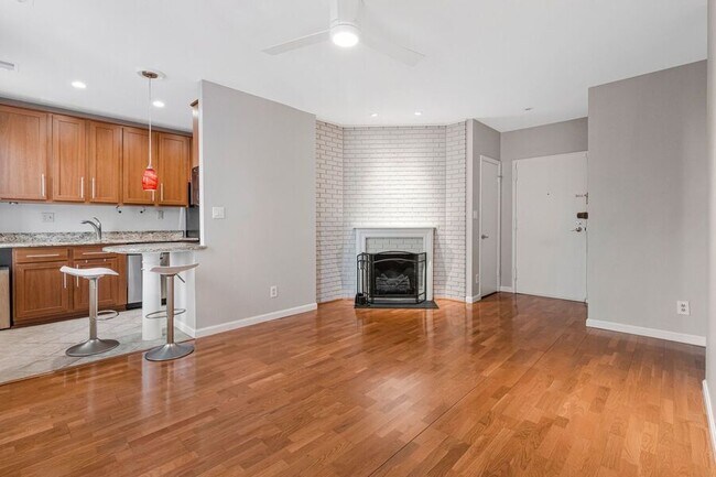 Photo - 2001 16th St NW