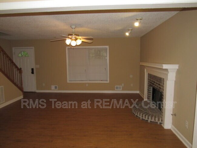 Photo - 631 Saddlewood Dr