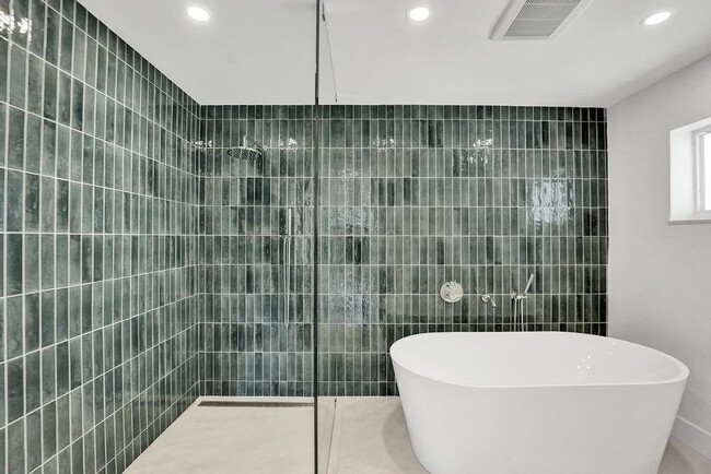 Photo - Northeast 31st Avenue, Fort Lauderdale, FL 33308 - 4 BR 3 BA single-family home