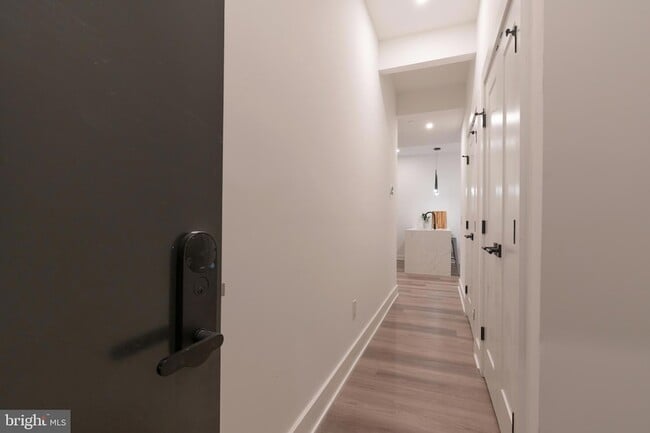 Photo - 1421-23-1423 E Columbia Ave Unit 402