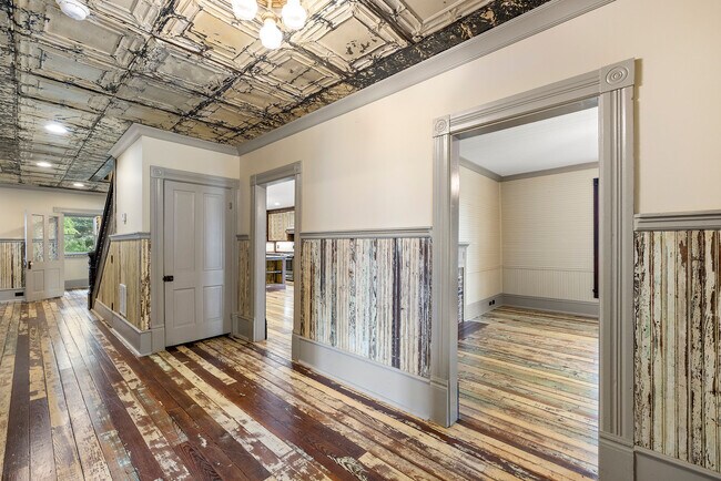 Photo - 479 W Park St