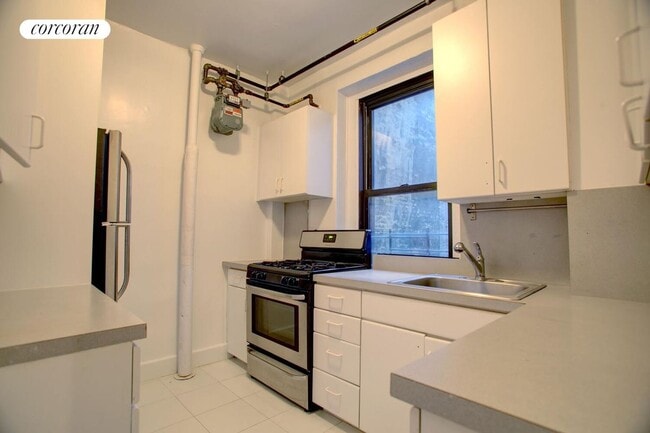 Photo - 158 W 81st St