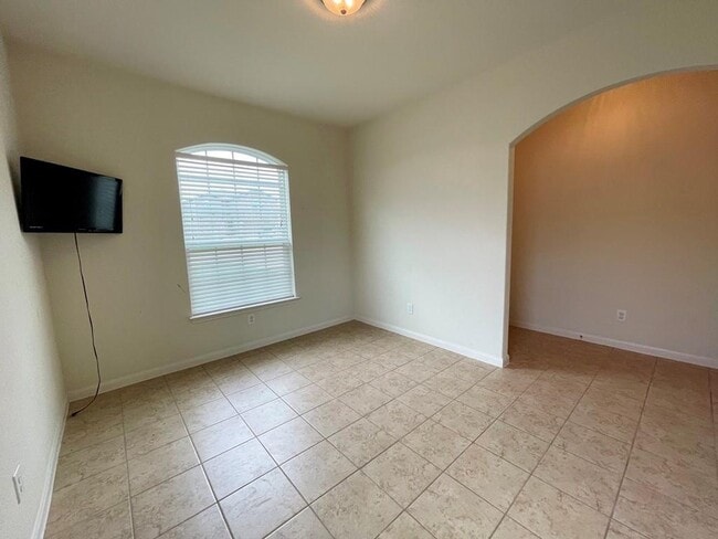 Photo - 408 Farmer Ln