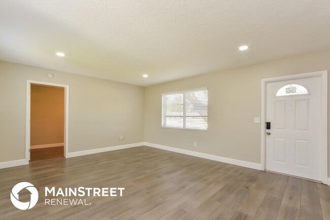 Photo - 983 N Waycross Cir