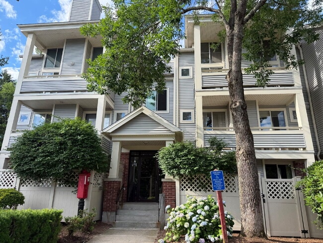 Spacious 2 BED 1.5 BATH Condo rental close to Quincy Center! - Spacious 2 BED 1.5 BATH Condo rental close to Quincy Center! Unit A104