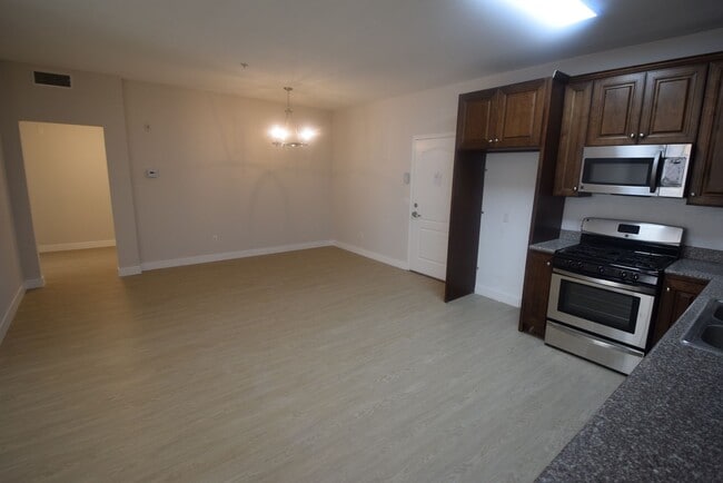 7122 Amigo Ave Unit 204