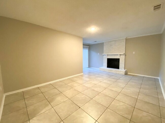 Photo - 3 bedroom 2 bathroom near Quince and Perkins