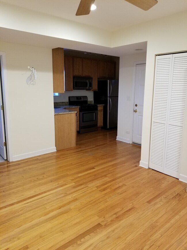 Photo - 6345 N Washtenaw Ave Unit 3E