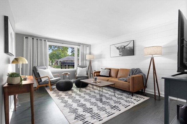 Photo - 1446 Pilgrim St