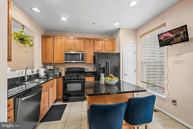 Photo - 735 Parev Way