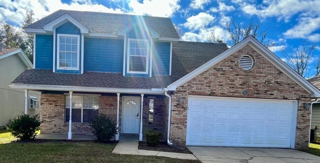 Building Photo - New listing in Kenwood area