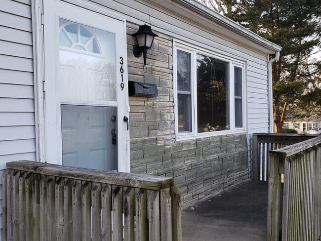 Photo - Nice 4 Bed 1.5 Bath Home in KCMO-Available in DECEMBER!!