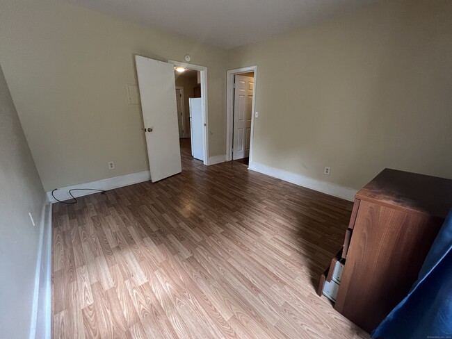Photo - 156 Oak Ave Unit 03