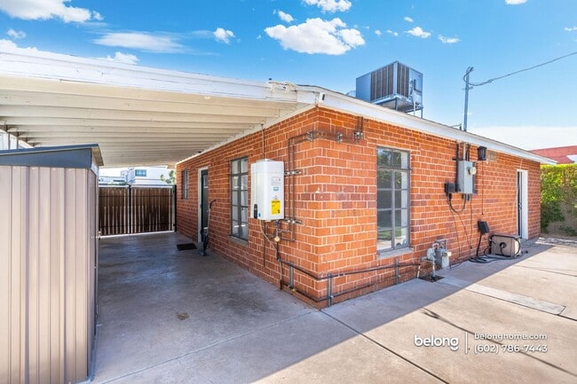 Photo - 1136 E Almeria Rd
