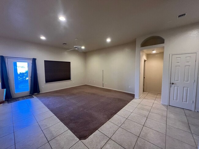 Photo - 4 BED POOL HOME!