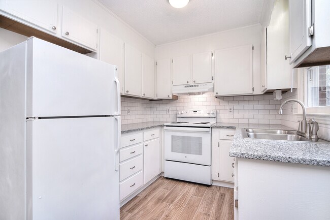 Beautiful, bright kitchen - 339 Sunny Hill Dr Unit 339