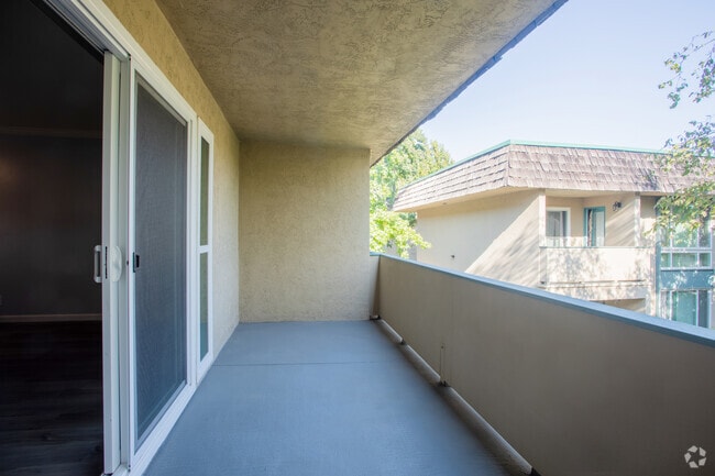 1BR, 1BA - 650SF