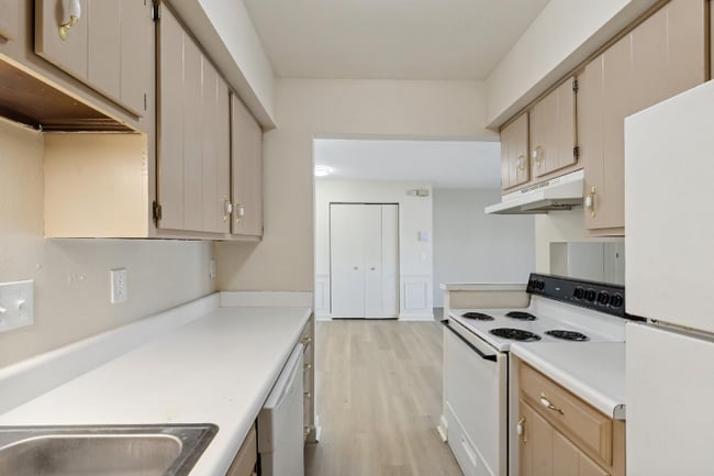Photo - 5560 Heatherdowns Blvd Unit 6