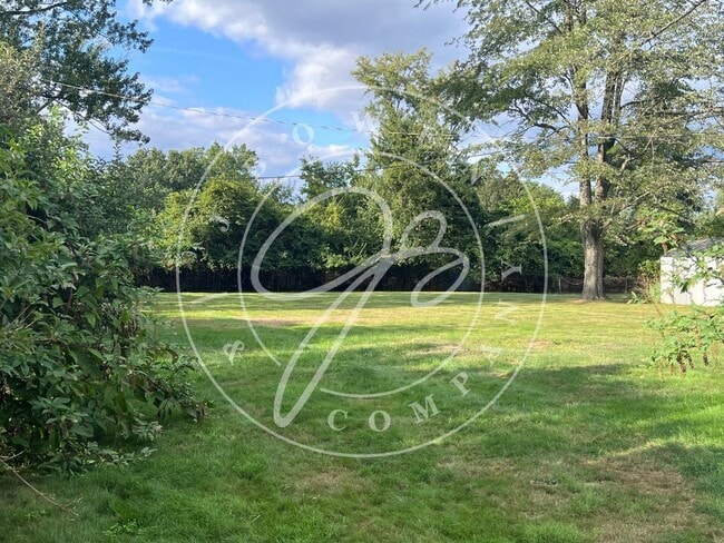 Photo - Beautiful 3 bedrooom Washington Local home...