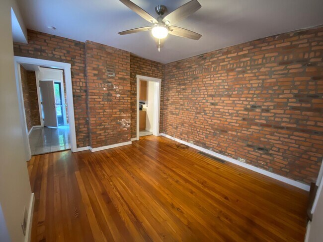 Photo - 884-886-886 Hunter Ave Unit 886