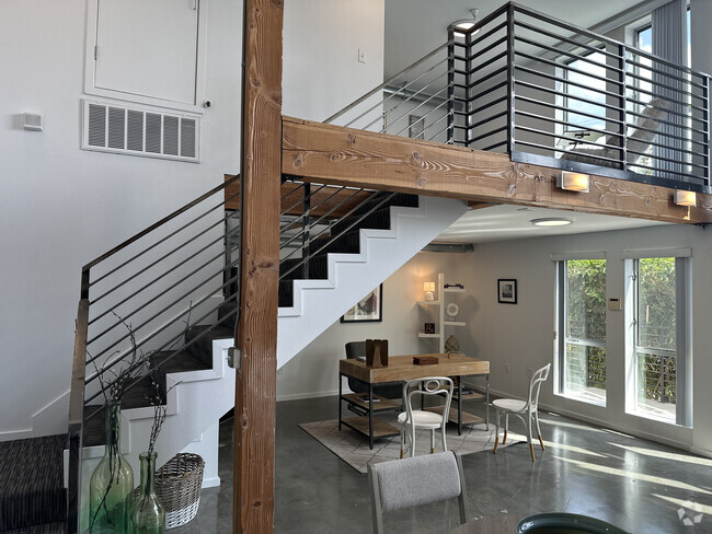Store front loft - The R2 by CLG Rental