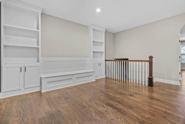 Photo - 3209 Hallmark Ln NE